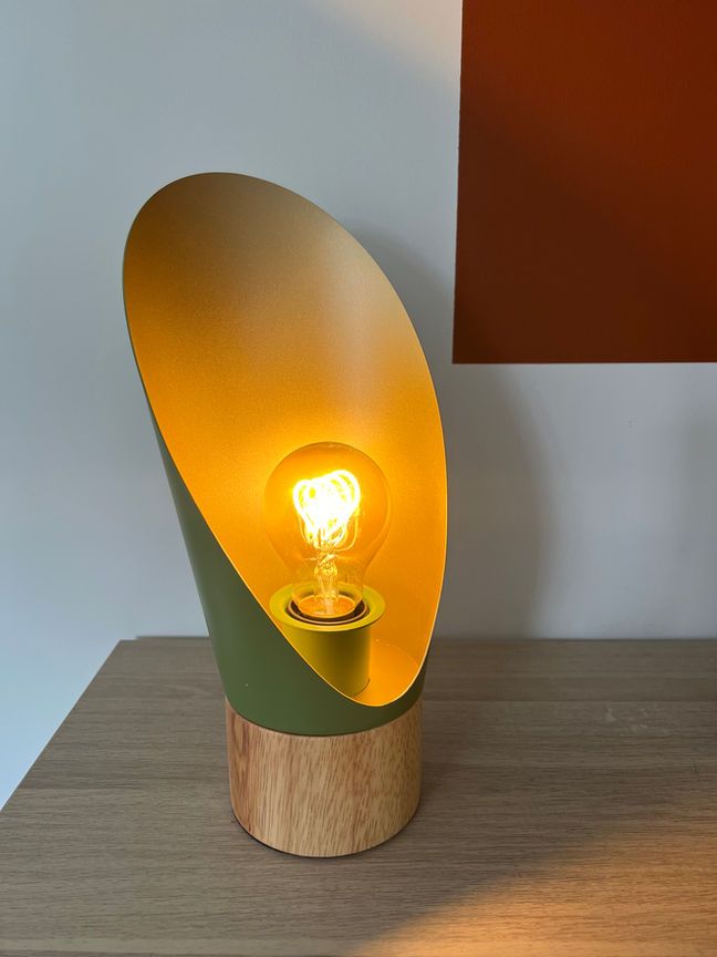 lampe de table vert olive alu et socle bois Yodéko